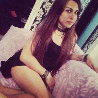 Kaliteli ve bakımlı travesti Fira