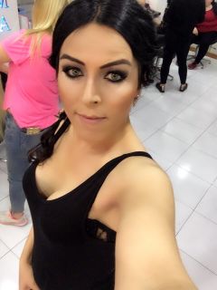 Uzunboylu ve yabancılara benzer Ecrin